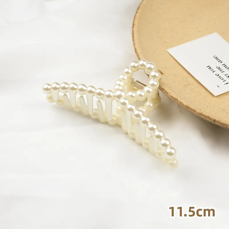 Elegant Pearl Claw Clip